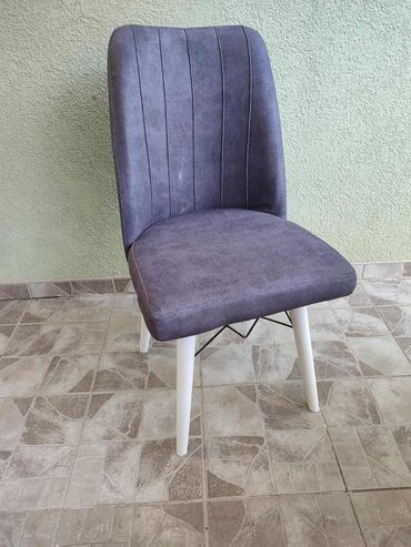 Stolice: 08. stolica 
4900din komad — 9