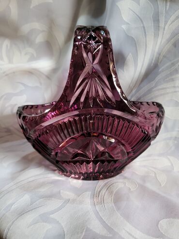 Ostalo posuđe: Korpa nova liveni kristal iz 70ih. ljubicasta. Visina. 14cm — 1