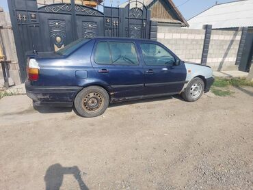 Volkswagen: Volkswagen Vento: 1993 г., 1.8 л, Механика, Бензин, Седан
