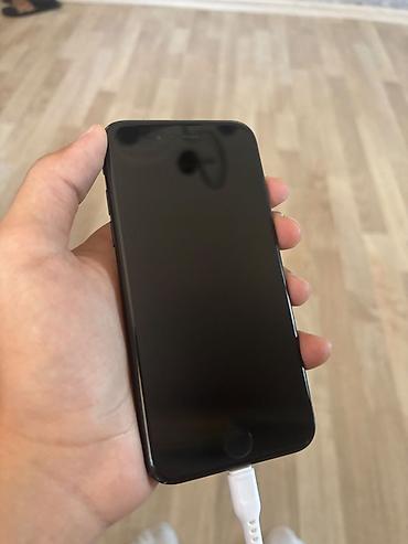 iphone en ucuz telefon: IPhone SE 2020, Qara, Simsiz şarj — 1
