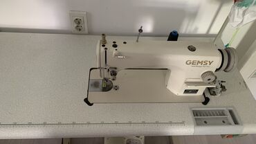 электронная машинка: Швейная машина Gemsy, Полуавтомат