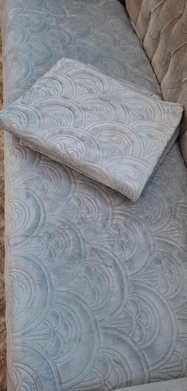 Prekrivači za nameštaj: Neklizajući, Za trosed — 2