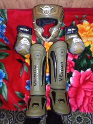 мячик для тенниса: Комплект зелёный 2500 . Комплект черный 2000. протекторы по 1200