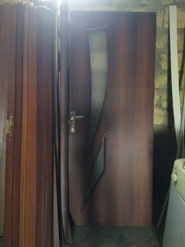 душевая кабина ош: Mebel qapısı – tünd qəhvəyi rəngdə, dekorativ şüşəli model -