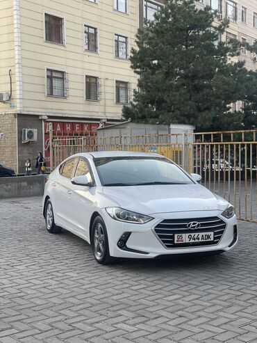 срочно продать машину: Hyundai Avante: 2018 г., 1.6 л, Автомат, Бензин, Седан