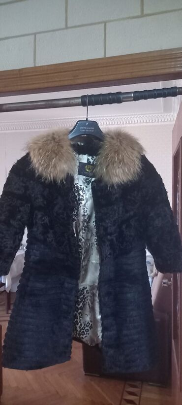 женские кофты с ушками: Qadınlar üçün kürk palto temiz tulku mexidi - Rəng: qara - Uzunluq