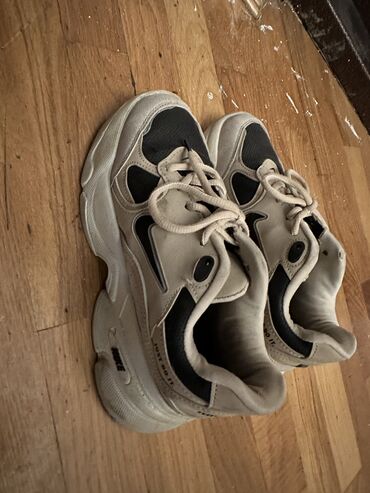 Кроссовки и спортивная обувь: Размер: 38, цвет - Черный, Б/у