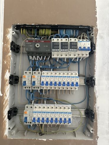 реле напряжение: Three-phase, Wi-Fi switch