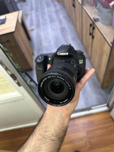 canon adapter: Canon EOS 60D əla vəziyyətdədir heç bir prablemi yoxdur qutusu yoxdur