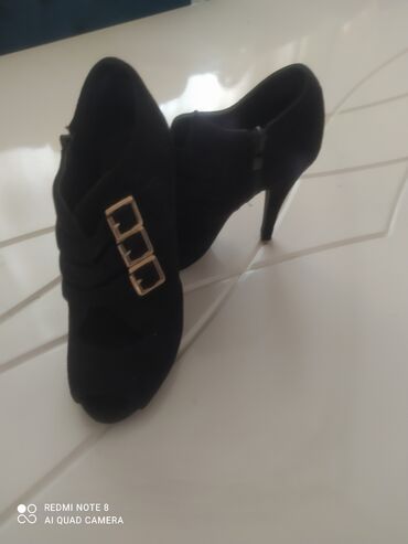 Другая женская обувь: Размер: 36, цвет - Черный, Б/у