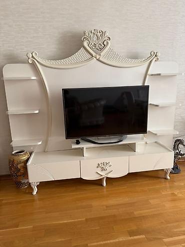 Ev üçün mebel: Tv stent satilir 100₼ .Razinde &Rumi E — 1