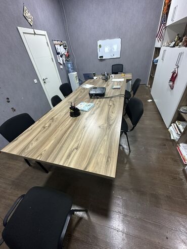 Ofis masaları: Muellim stolu - uzunlugu - 140 ve eni 70 Telebeler ucun stol - — 6