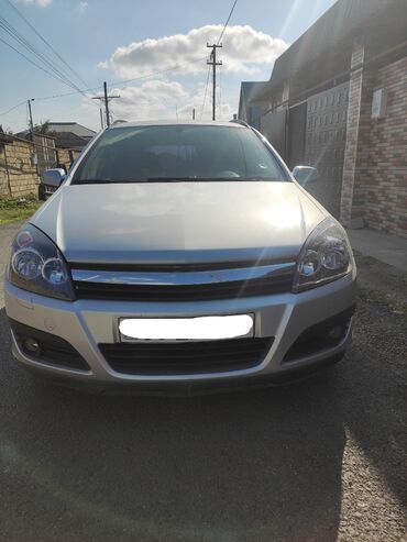 toyota plus c: Opel Astra: 1.4 l | 2005 il 200730 km Universal