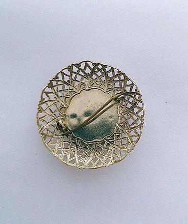 Broševi: Prelepi stari broševi 5 komada. Cena za komad Tri prelepa stara broša — 4