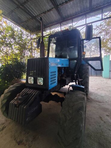 Salam traktor super vəziyətdədi təkərləri normaldi mator karofka difer