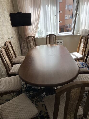 ���� ���������������� ������������ в Кыргызстан | КОМПЛЕКТЫ СТОЛОВ И СТУЛЬЕВ: Продаю стол со стульями (10 шт с чехлами ) Размер регулируется