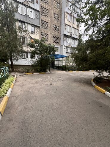 продаю квартиру мкр достук: 2 комнаты, 50 м², 105 серия, 1 этаж, Косметический ремонт