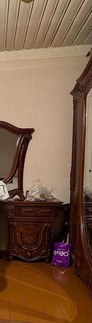 Klassik qonaq otağı dəsti Tərkib:razilaşma yolu ilə ikinci el