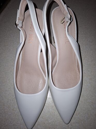 gün eynekleri: •MARKA: JODY BELLModel: Slingback (açıq dabanlı, bağlamalı kəmər) -