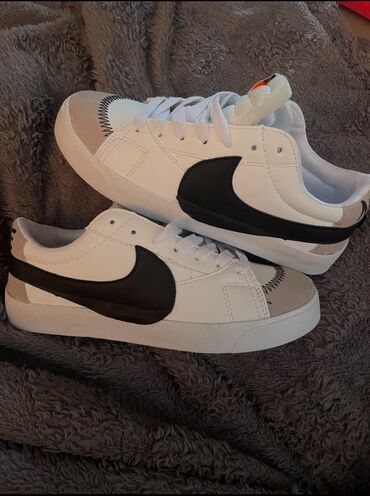 фирменная обувь из италии: Мужские кроссовки, 38, Nike, Новый, цвет - Белый, Платная доставка, Самовывоз