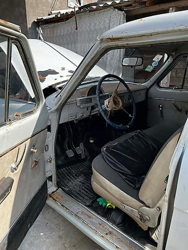 ГАЗ: GAZ-21 Volqa, klassik sovet sedanı Xüsusiyyətlər: - Korpus: 4 qapılı — 10