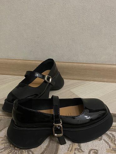 женские туфли на платформе: Туфли 37, цвет - Черный