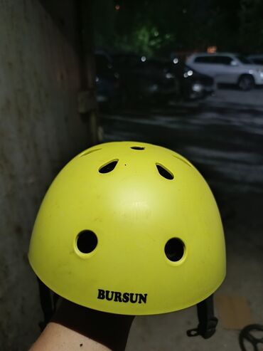 хоккейный шлем: Продам велошлем для ребёнка до 10 летразмер S привозная из за
