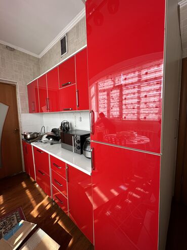 уценка кухонной мебели: Кухонный гарнитур, цвет - Красный, Б/у