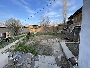 Продажа коттеджей и домов: Продаётся частный дом с большим двором и хозяйственными постройками.6 — 10