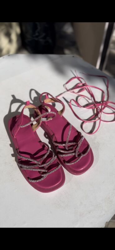 Basanoşka və səndəllər: Ölçü: 39, İşlənmiş — 9