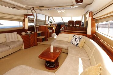 Водный транспорт: Роскошная Белоснежная моторная яхта классического дизайна - воплощение — 6