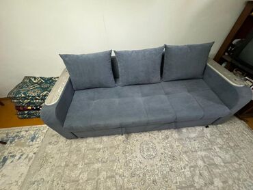 диван трансформер в двухъярусную кровать: Бүктөмө диван, Колдонулган, Үчтүк