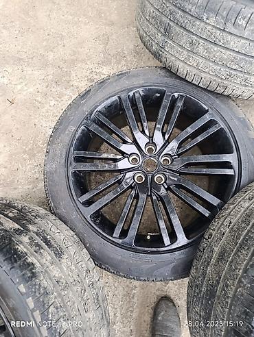 Disk təkərlər: 4 ədəd təkər-disk komplekti - Disklər: parlaq qara rəngdə, çoxşüalı — 5