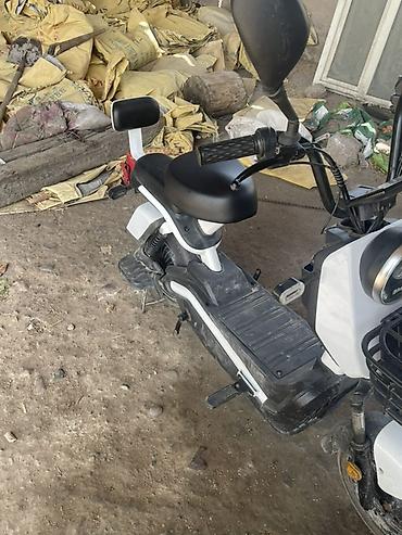 Другой электротранспорт: Электроскутер iBike (белый) - Компактный городской электроскутер с — 1