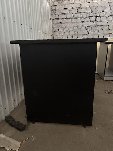 Офисные столы: Продаю офисные столы. Серый с задвижкой и шкафчиком, размер 90см х 70 — 5