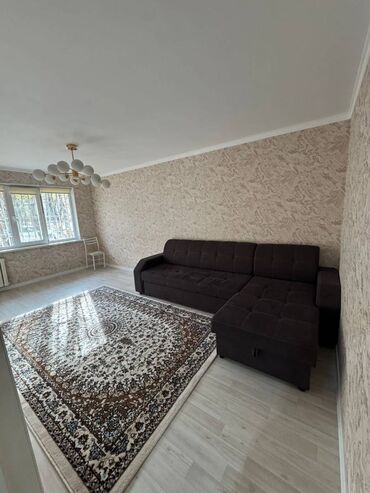срочно продаётся 1 комнатная квартира в районе ошского рынка по улице молодая гвардия токтогула: 2 комнаты, 44 м², 104 серия, 1 этаж, Евроремонт