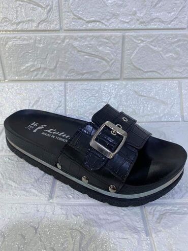 Papuče: Nova kolekcija
1600din.
36-40 — 5