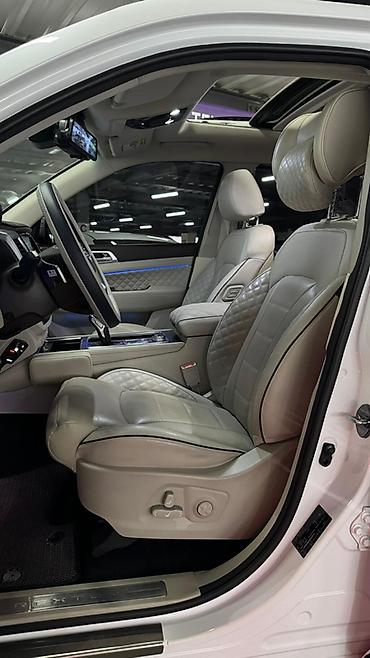 Другие детали кузова: Внедорожник (белый кузов, белый элементы) Ключевые особенности: - — 15