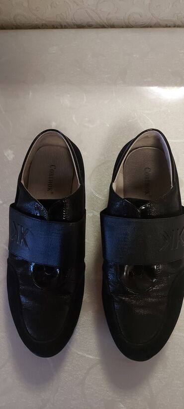 обувь 38: 38 размер,туфли комбинированные кожа с замшей,почти новые,можно в