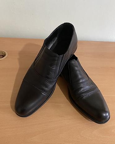 Ayaqqabılar: Kişi klassik ayaqqabi tebii deriden. Ideal veziyyetde. Qalin altligi — 1