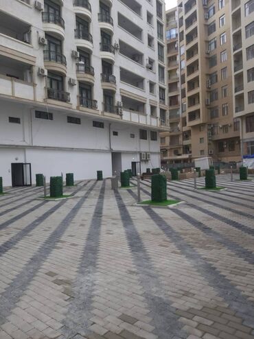 Uzunmüddətli kirayə mənzillər: Mənzil kirayə verilir. 2 otaq. İçərişəhər metrosuna, Tarqovuya piyada — 10