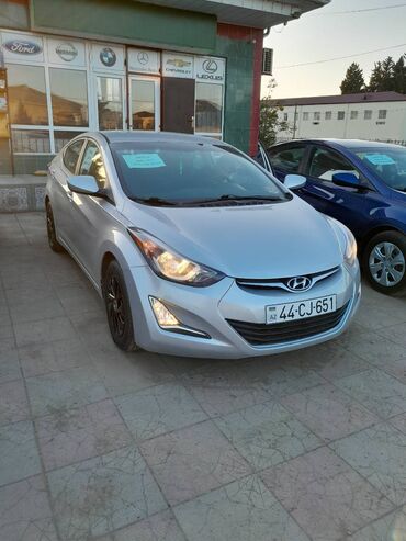 gümüş qab: Hyundai Elantra: 1.8 l | 2015 il Sedan