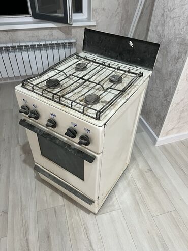 стральные машины: Газ плита, рабочая все 4 комфорки 
самовывоз