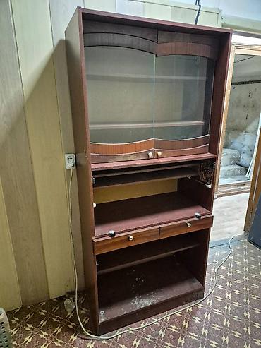 Шифоньеры, шкафы для одежды: Шкафы деревянные. Цены от 700 сом до 2000 сом. Пишите номер фото — 15