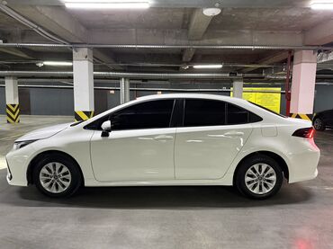Toyota: Toyota Corolla: 2019 г., 1.8 л, Автомат, Гибрид, Седан — 2