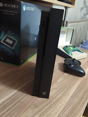 xbox seris x: Xbox One X 1TB oyun konsolu Xüsusiyyətlər: - 1TB daxili yaddaş – — 3