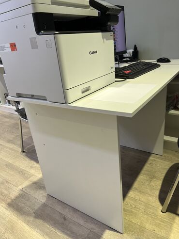 компьютерные столы цены: Компьютерный Стол, цвет - Белый, Б/у