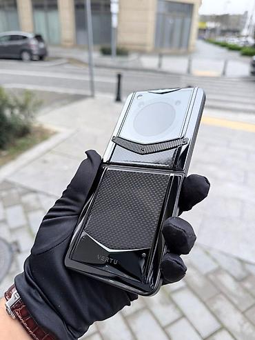 ipon 12: Vertu 512 GB — 5