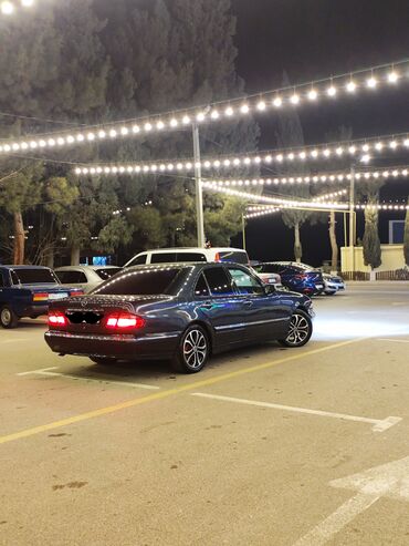 Mercedes-Benz: Mercedes-Benz E 200: 2 l | 2000 il Sedan — 6