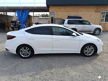 Транспорт: Hyundai Elantra: 2018 г., 2 л, Автомат, Бензин, Седан — 3